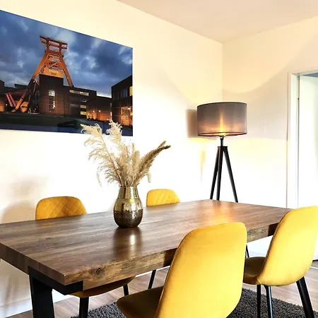 Chillcouture Chillen An Der Zeche Zollverein, Chilling At Zeche Zollverein Close To Downtown *