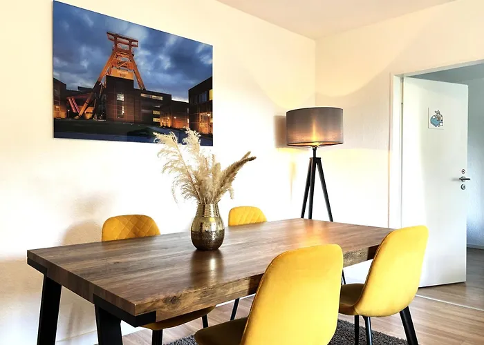 Chillcouture Chillen An Der Zeche Zollverein, Chilling At Zeche Zollverein Close To Downtown *